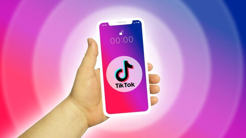 I ragazzi passano moltissimo tempo davanti ai media senza fatica, annullando così le loro relazioni sociali