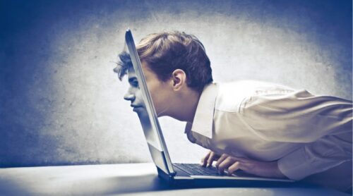 Per lungo tempo si è ripetuto il “mito che i nativi digitali” sono concepiti come i veri fortunati, cioè pronti a raccogliere le offerte della rete.