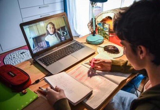 Nel percorso della pandemia, i ragazzi sono in difficoltà permanente. L’educazione e l’apprendimento ne risentono