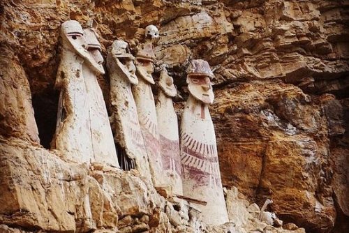 L’Antica civilizzazione i Chachapoyas “Kuelap” – Perù. Città fortificata, albergava la popolazione in pericolo
