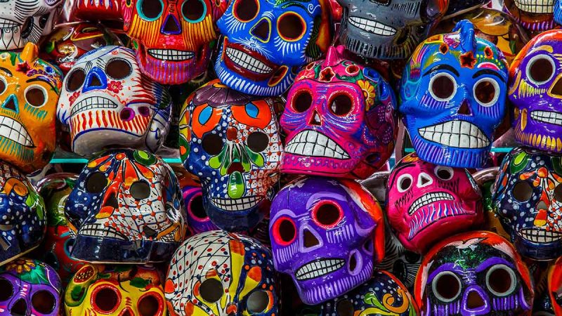La rievocazione della morte in alcune popolazioni Latinoamericane: dove la morte ha origini nelle nascite e la continuazione della vita nell’aldilà; dove i defunti anzi che mettere paura, mettono allegria